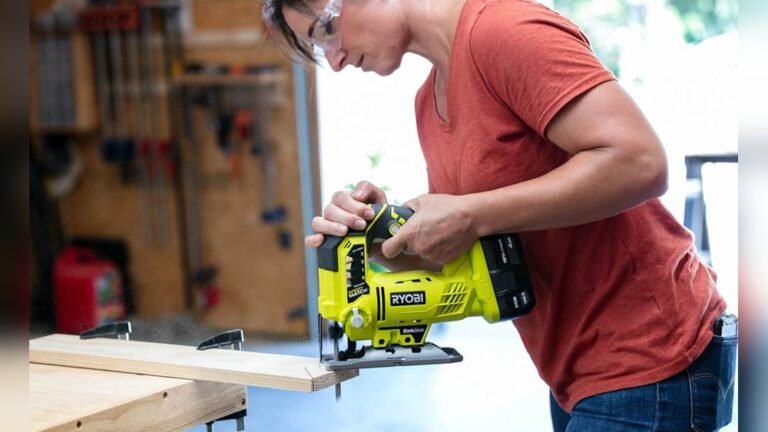 What is a Jigsaw Used For?