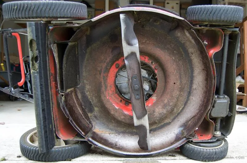 mower blade orientation